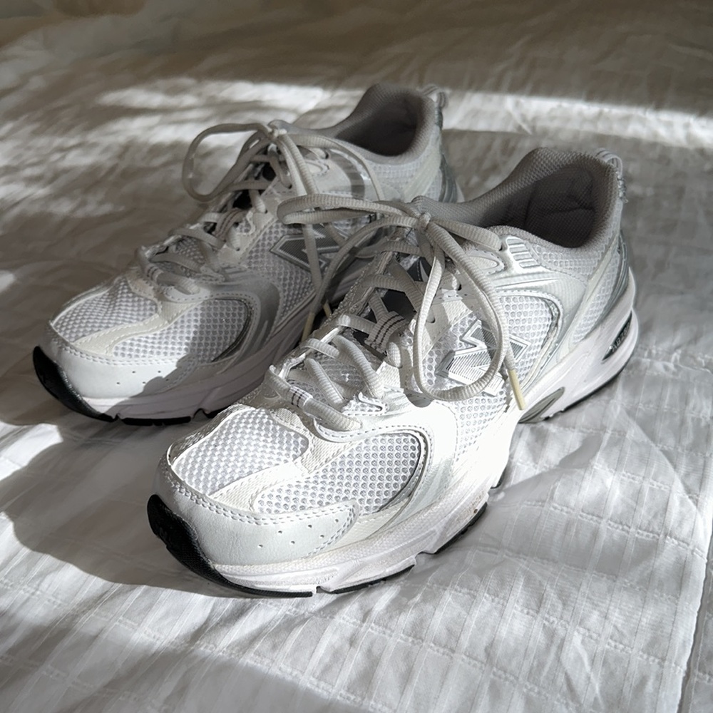 Women’s white New Balance 530